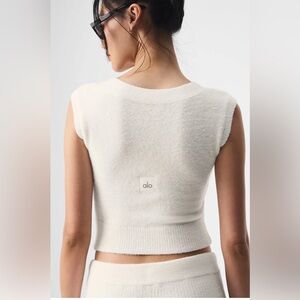 ALO Yoga Cream Sleeveless Sweater